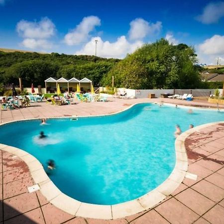 Newquay Bay Porth Caravan Hotel ภายนอก รูปภาพ