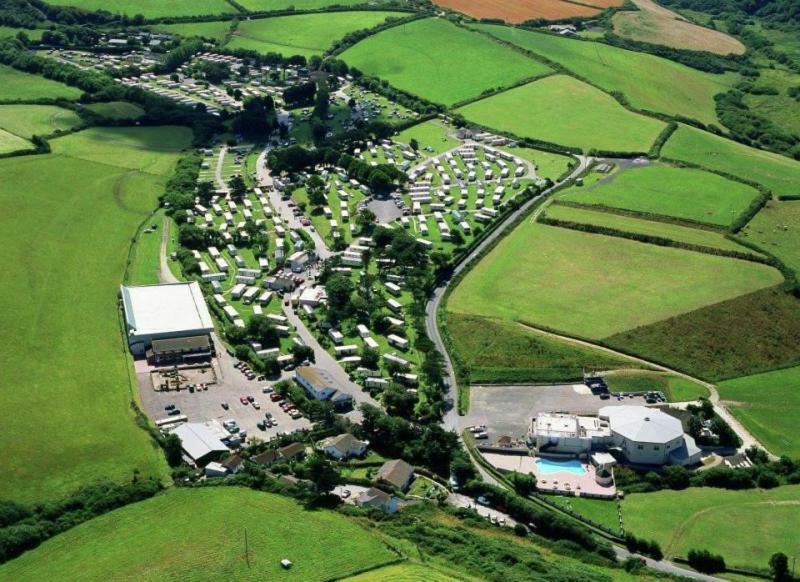 Newquay Bay Porth Caravan Hotel ภายนอก รูปภาพ