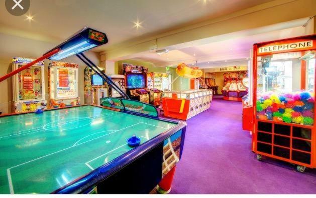 Newquay Bay Porth Caravan Hotel ภายนอก รูปภาพ